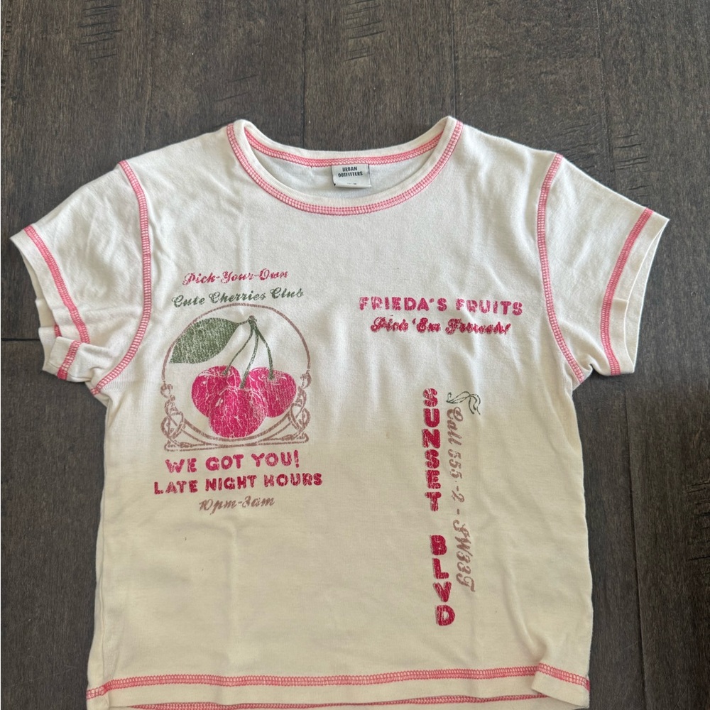 Urban Outfitters White and Pink Graphic T-Shirt